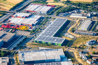 Vue aérienne de Daimler Truck AG, Centre de compétences pour la mobilité sans émissions et Seifert Automotive Logistics GmbH à le quartier Vogelstang in Mannheim dans le département Bade-Wurtemberg, Allemagne