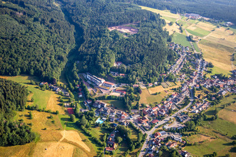 Vue aérienne de Du sud à Grasellenbach dans le département Hesse, Allemagne