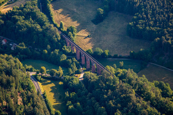 Vue oblique de Viaduc de Himbächel à le quartier Hetzbach in Oberzent dans le département Hesse, Allemagne