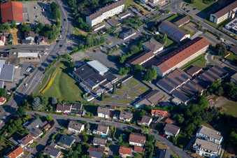 Vue aérienne de Piscine couverte d'Odenwald et centre scolaire professionnel d'Odenwaldkreis à le quartier Stockheim in Michelstadt dans le département Hesse, Allemagne