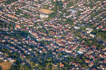 Vue aérienne de Église Saint-Jean-Baptiste à Fürth dans le département Hesse, Allemagne