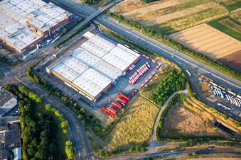 Vue aérienne de Coca-Cola Europacific Partners Deutschland GmbH, emplacement Mannheim à le quartier Vogelstang in Mannheim dans le département Bade-Wurtemberg, Allemagne