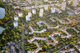 Vue aérienne de Sachsenstr à le quartier Vogelstang in Mannheim dans le département Bade-Wurtemberg, Allemagne