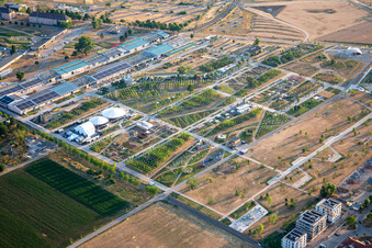 Vue aérienne de Champ expérimental du parc Spinelli au Salon fédéral des jardins (BUGA) 2023 à le quartier Käfertal in Mannheim dans le département Bade-Wurtemberg, Allemagne