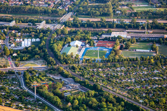 Vue aérienne de Téléphérique de Spinelli au parc Luisen de l'Exposition fédérale des jardins Mannheim BUGA 2023 à le quartier Neckarstadt-Ost in Mannheim dans le département Bade-Wurtemberg, Allemagne