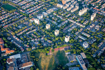 Vue aérienne de Feldbergstr à le quartier Niederfeld in Mannheim dans le département Bade-Wurtemberg, Allemagne