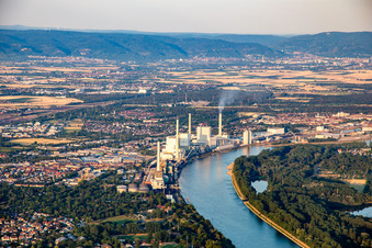 Vue aérienne de Grande centrale électrique Mannheim GKM de l'ouest à le quartier Neckarau in Mannheim dans le département Bade-Wurtemberg, Allemagne