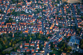 Vue aérienne de Église catholique Saint-Jean-Baptiste à Harthausen dans le département Rhénanie-Palatinat, Allemagne