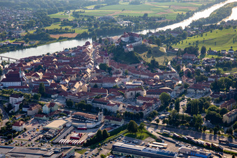 Vue aérienne de Vieille ville vue de l'ouest à Ptuj dans le département Slovénie, Slovénie