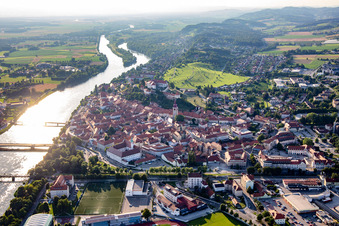 Vue aérienne de Vieille ville vue du sud-ouest à Ptuj dans le département Slovénie, Slovénie