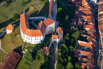 Vue oblique de Château Ptuj/Grade Ptuj au-dessus de la vieille ville à Ptuj dans le département Slovénie, Slovénie