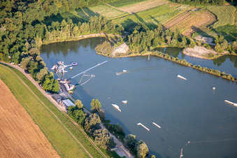 Vue aérienne de Wakepark Dooplek à Duplek dans le département Slovénie, Slovénie