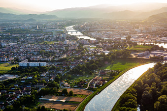 Vue aérienne de Ponts sur la Drave à Maribor dans le département Slovénie, Slovénie