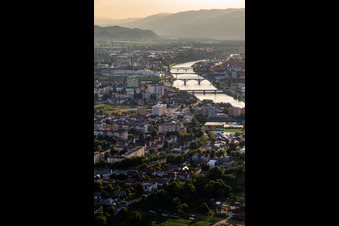 Vue aérienne de Ponts sur la Drave à Maribor dans le département Slovénie, Slovénie
