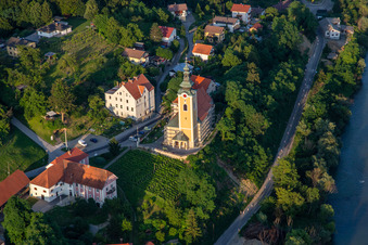 Vue aérienne de Église de Župnijska cerkev Sv. Pétra dans les catacombes à Maribor dans le département Slovénie, Slovénie