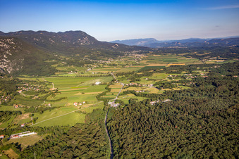 Vue aérienne de Vallée de Lijak vue de l'ouest à Nova Gorica dans le département Slovénie, Slovénie