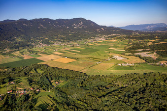 Vue aérienne de Vallée de Lijak vue de l'ouest à Nova Gorica dans le département Slovénie, Slovénie