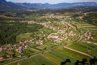 Vue aérienne de Dans la vallée de Vipara à Nova Gorica dans le département Slovénie, Slovénie