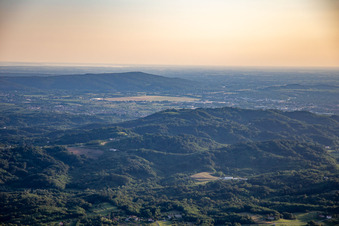 Vue aérienne de Savogna d’Isonzo dans le département Gorizia, Italie