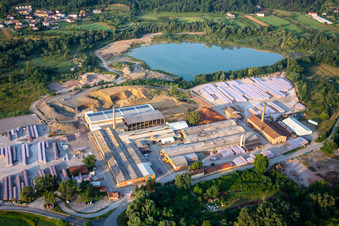 Vue aérienne de Goriške Opekarne dd à Renče-Vogrsko dans le département Slovénie, Slovénie