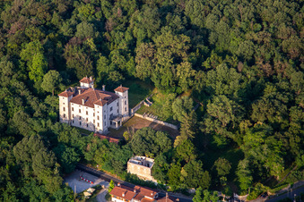 Vue aérienne de Château de Rubbia à Savogna d’Isonzo dans le département Gorizia, Italie