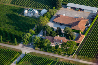 Vue aérienne de Tenuta Borgo Conventi SRL et Observatoire Farra d'Isonzo Osservatorio Astronomico CCAF à Farra d’Isonzo dans le département Gorizia, Italie