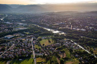 Vue aérienne de Trois ponts sur l'Isonzo à Gorizia dans le département Gorizia, Italie