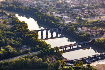 Vue aérienne de Trois ponts sur l'Isonzo à Gorizia dans le département Gorizia, Italie