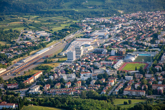Vue aérienne de Centre-ville O depuis le sud à Nova Gorica dans le département Slovénie, Slovénie