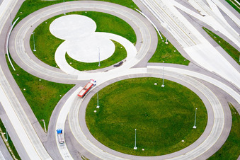 Vue aérienne de Site d'essai de camions Daimler à Wörth am Rhein dans le département Rhénanie-Palatinat, Allemagne