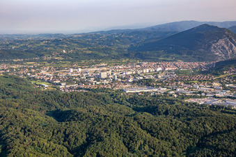 Vue aérienne de Du sud-est à Nova Gorica dans le département Slovénie, Slovénie