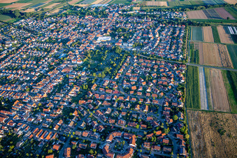 Vue aérienne de Du nord à Offenbach an der Queich dans le département Rhénanie-Palatinat, Allemagne