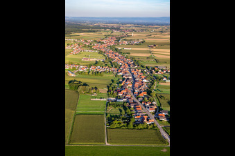 Vue aérienne de De l'ouest à Schleithal dans le département Bas Rhin, France