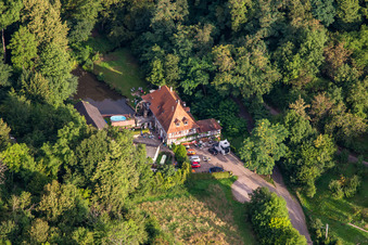Vue aérienne de Ancienne forge d'armoiries à Pleisweiler-Oberhofen dans le département Rhénanie-Palatinat, Allemagne