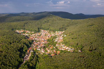 Vue aérienne de De l'est à Dörrenbach dans le département Rhénanie-Palatinat, Allemagne