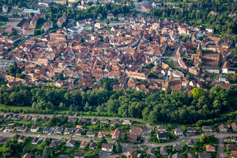 Vue aérienne de Du nord à Wissembourg dans le département Bas Rhin, France