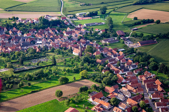 Vue aérienne de Du nord-ouest à Hunspach dans le département Bas Rhin, France