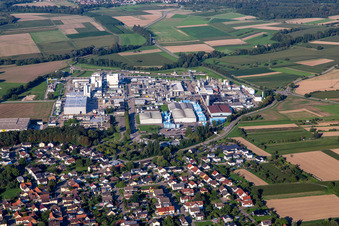 Vue aérienne de Dow MF Produktions GmbH & Co. Ohg et centre logistique UHU à le quartier Greffern in Rheinmünster dans le département Bade-Wurtemberg, Allemagne