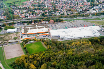 Vue aérienne de Maximilansau, Centre Maximilien à le quartier Maximiliansau in Wörth am Rhein dans le département Rhénanie-Palatinat, Allemagne