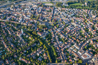 Vue aérienne de Parc municipal de la roseraie à Kehl dans le département Bade-Wurtemberg, Allemagne