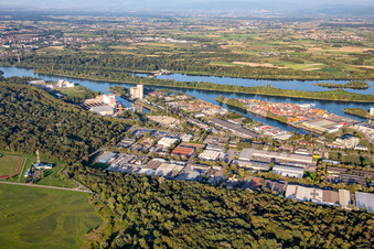 Vue aérienne de Ports rhénans de Strasbourg Port autonome de Strasbourg Terminaux Rhin Europe (siège social) avec GEODIS | Distribution & Express à le quartier Port du Rhin Sud in Straßburg dans le département Bas Rhin, France