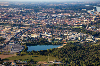 Vue aérienne de LE BAGGERSEE à le quartier Canardière in Straßburg dans le département Bas Rhin, France