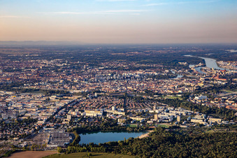Vue aérienne de LE BAGGERSEE à le quartier Canardière in Straßburg dans le département Bas Rhin, France
