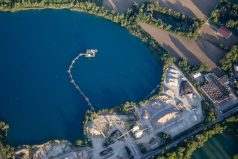 Vue aérienne de Ballastières Helmbacher - Site d'Eschau Est à Eschau dans le département Bas Rhin, France