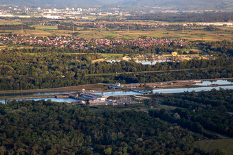 Vue aérienne de Écluses'/Centrale hydroélectrique EDF à l'écluse du Grand Canal D'Alsace EDF de Gerstheim à Gerstheim dans le département Bas Rhin, France