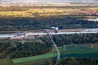 Photographie aérienne de Écluses'/Centrale hydroélectrique EDF à l'écluse du Grand Canal D'Alsace EDF de Gerstheim à Gerstheim dans le département Bas Rhin, France