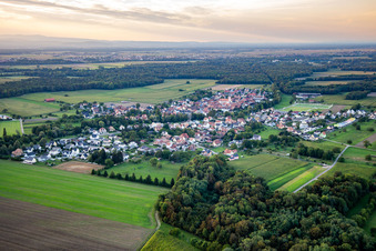Vue aérienne de Du sud-est à Rossfeld dans le département Bas Rhin, France