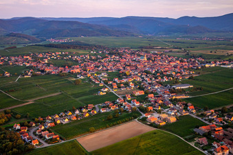 Vue aérienne de Le matin du sud-est à Epfig dans le département Bas Rhin, France