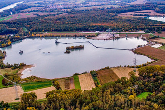 Vue aérienne de Gravière Baggersee à Hagenbach dans le département Rhénanie-Palatinat, Allemagne