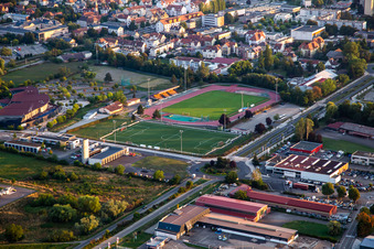 Vue aérienne de Terrain de football synthétique à Obernai dans le département Bas Rhin, France
